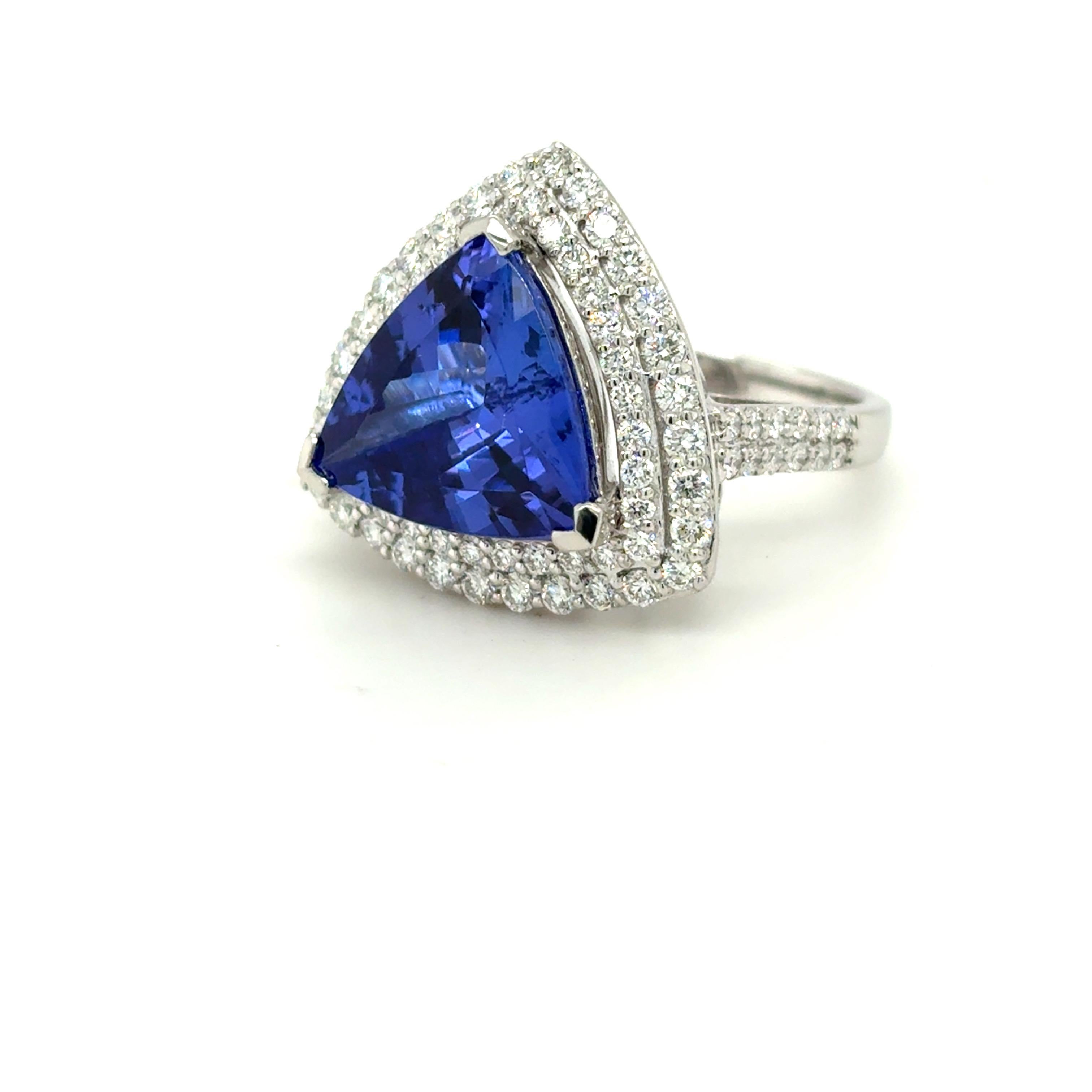 Anillo de cóctel de diamantes tanzanita talla trillón de 4,99 quilates certificado por el GIA en venta 5