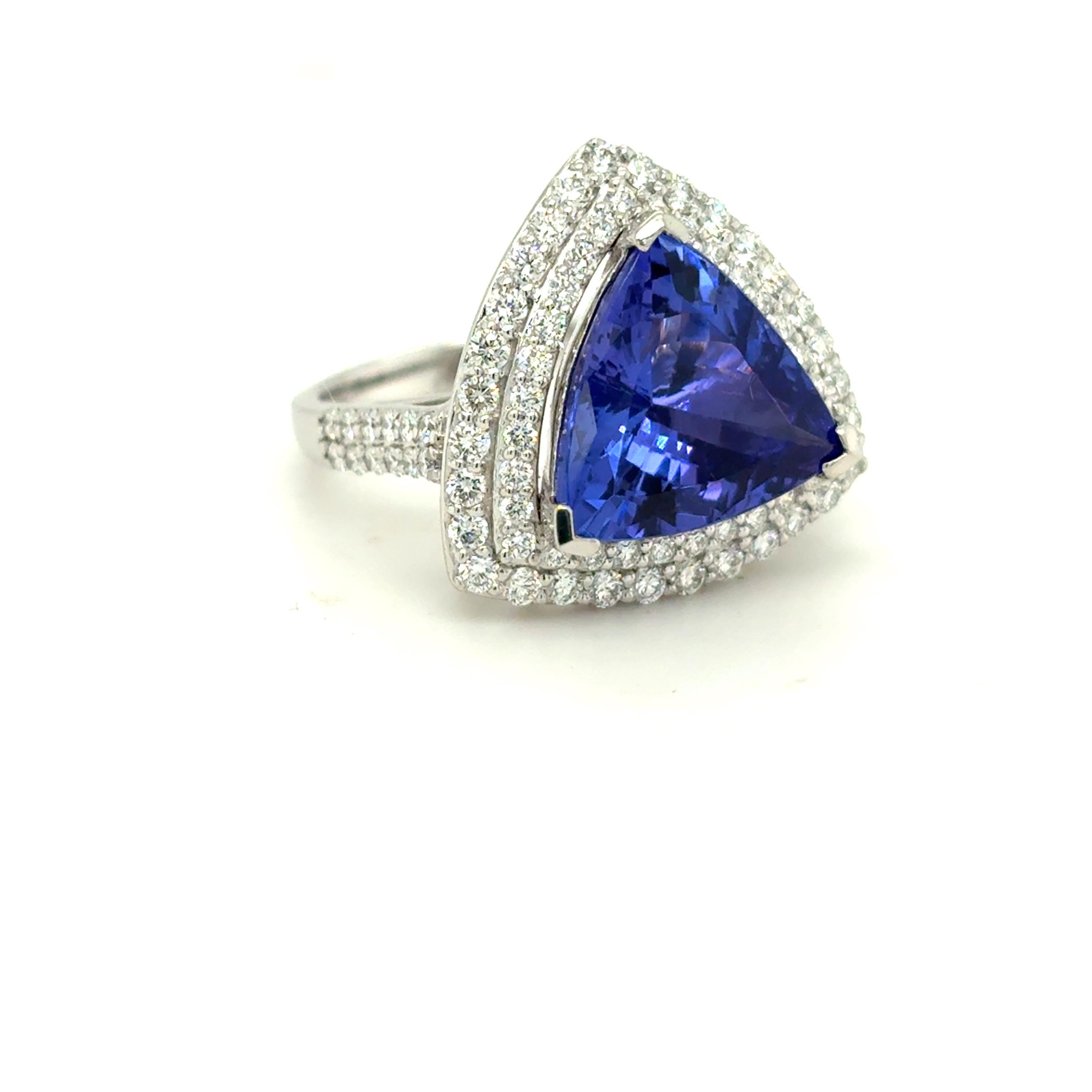 Anillo de cóctel de diamantes tanzanita talla trillón de 4,99 quilates certificado por el GIA Artesano en venta