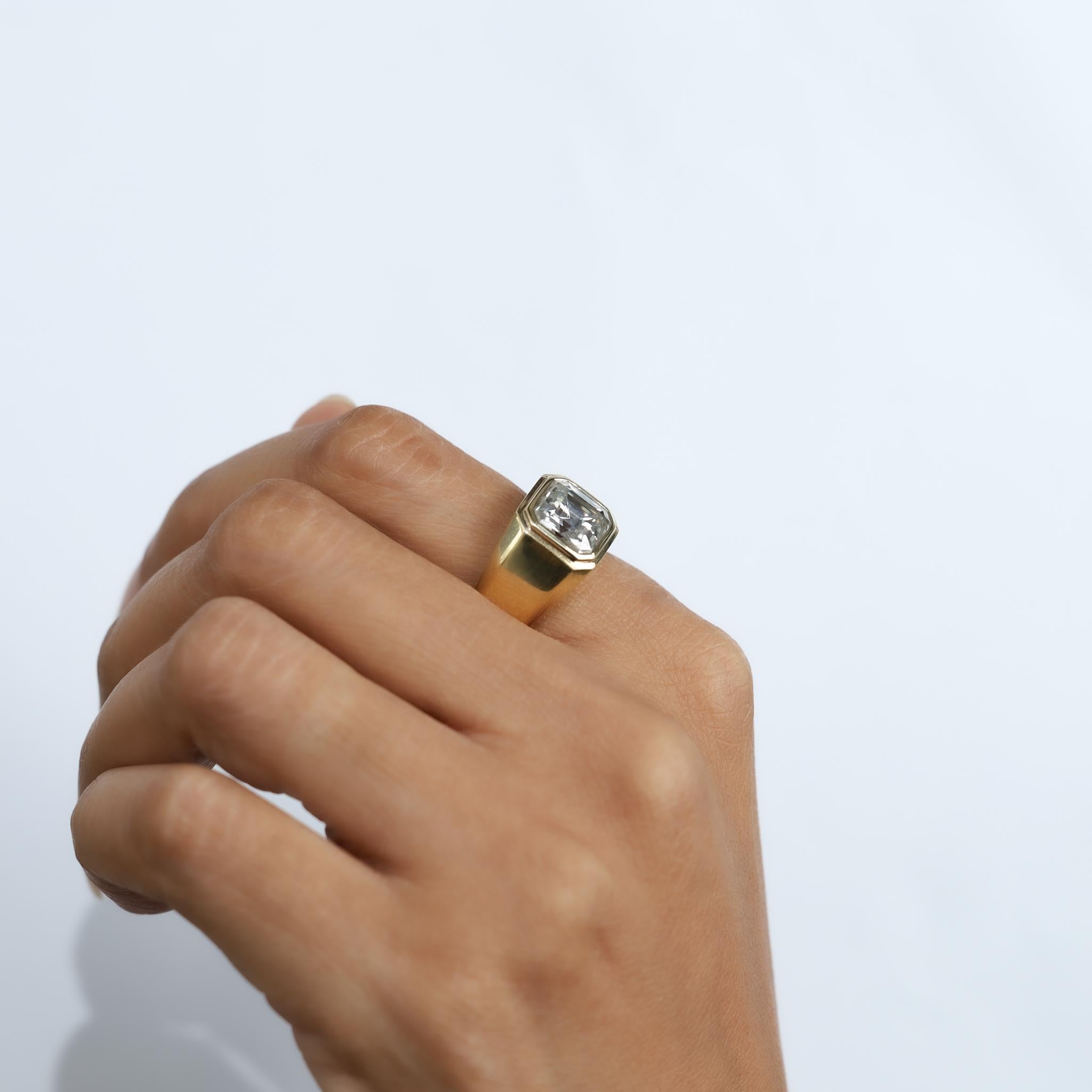 Informe GIA Certificado Diamante talla Asscher de 4 quilates H VS Anillo de sello de oro de 18k en venta 2