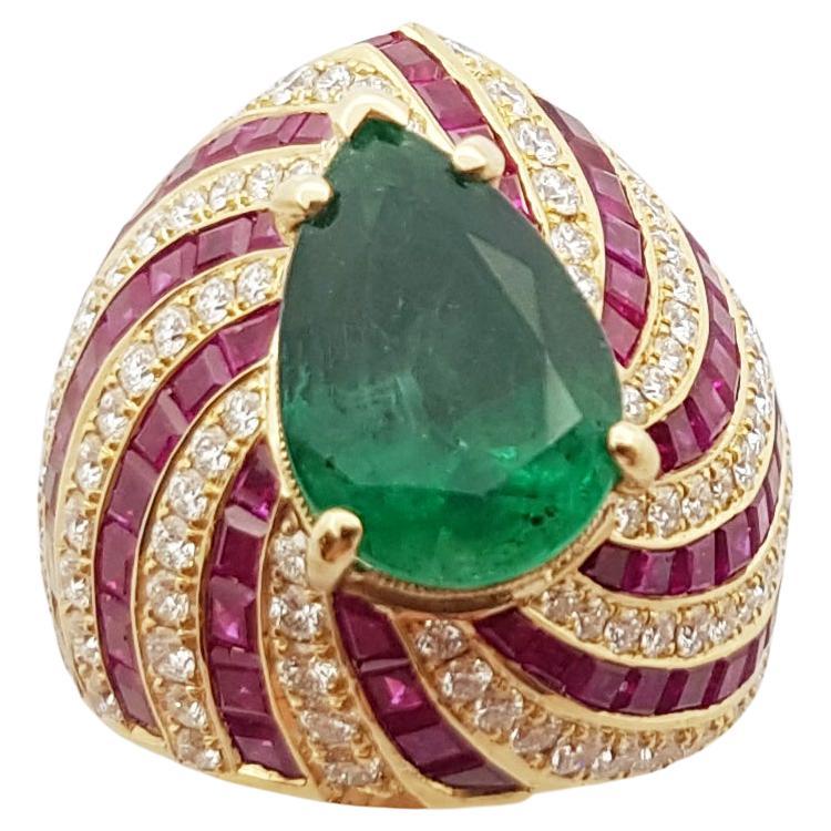 GIA-zertifizierter 4 Karat Smaragd-, Rubin- und Diamantring in 18 Karat Goldfassung im Angebot