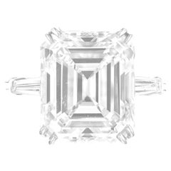 GIA-zertifizierter 5.40 Karat Diamantring mit Smaragdschliff und konisch zulaufendem Baguette-Diamant