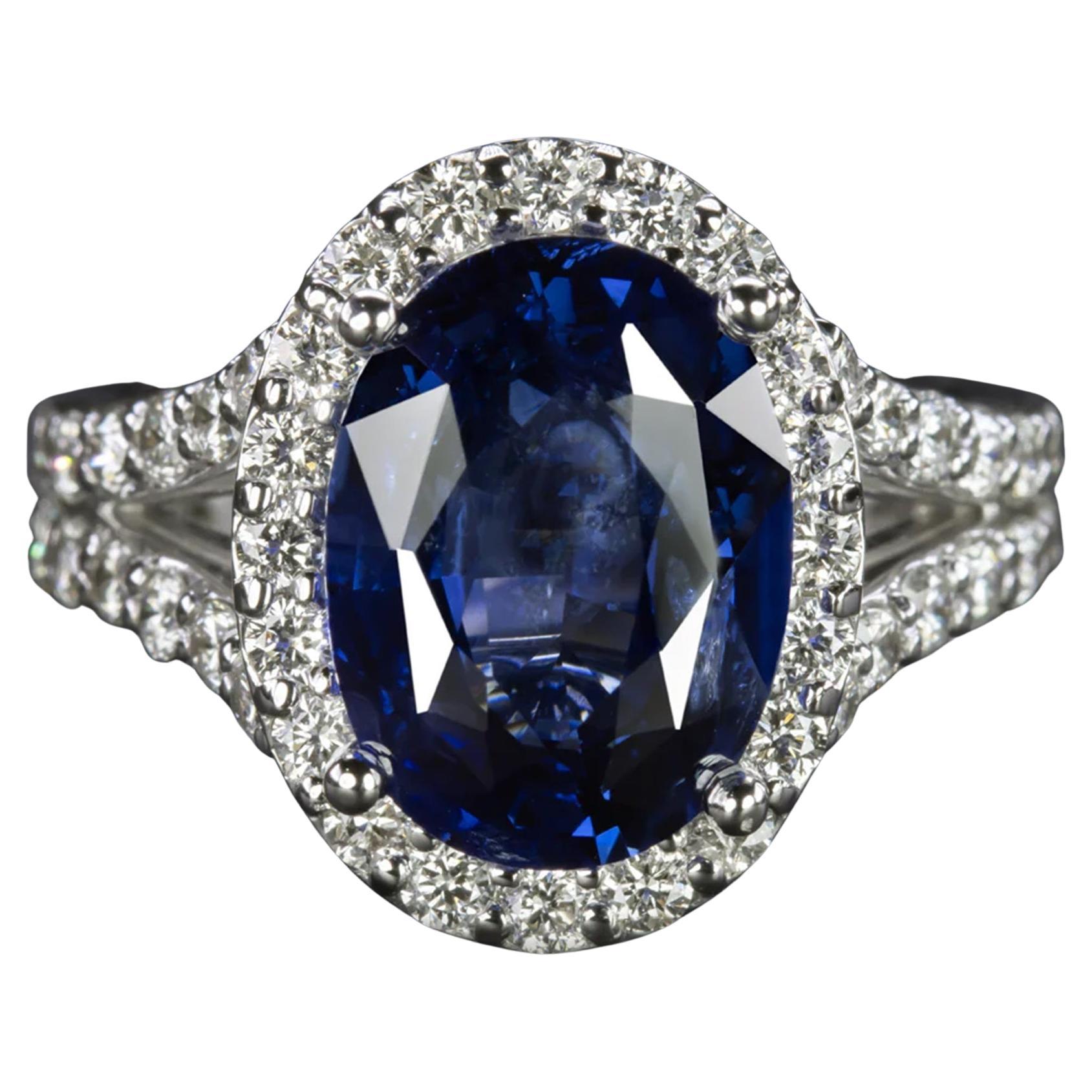 Bague en diamants et saphir bleu de 5.45 carats certifié GIA en vente