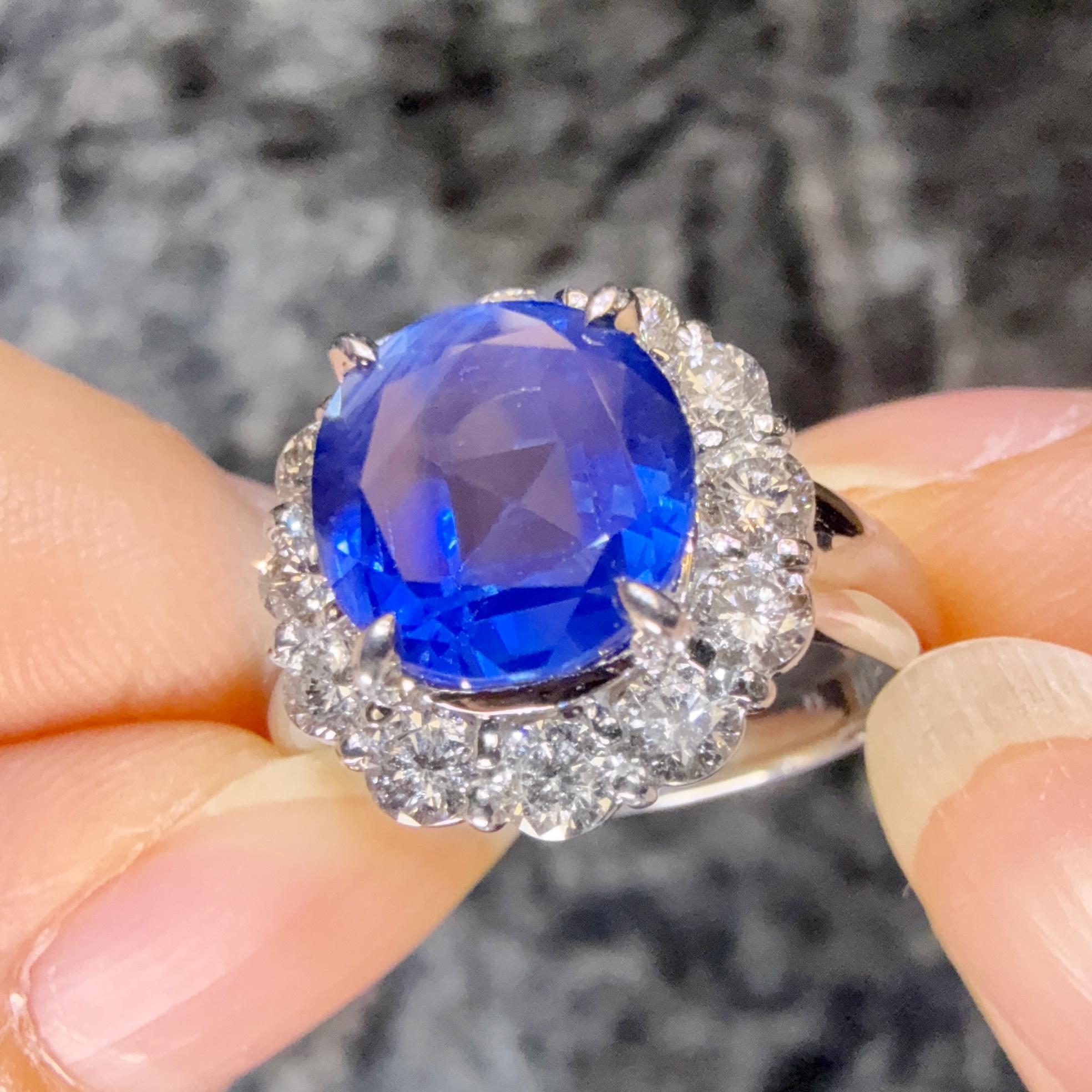 GIA-zertifizierter 5 Karat Burma-Saphirring mit unbehandeltem Saphir und Diamant PT900 im Angebot 4
