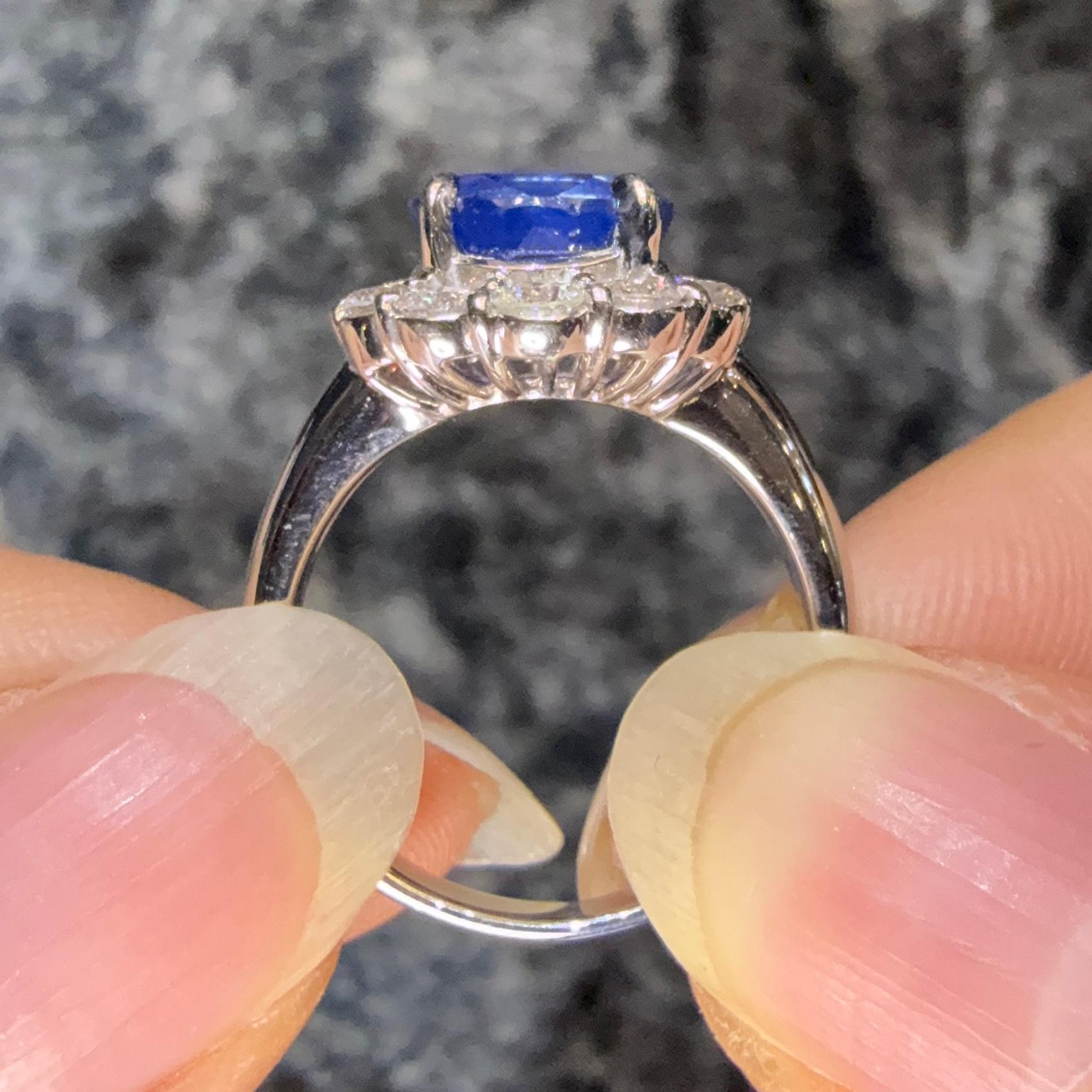 GIA-zertifizierter 5 Karat Burma-Saphirring mit unbehandeltem Saphir und Diamant PT900 im Angebot 3