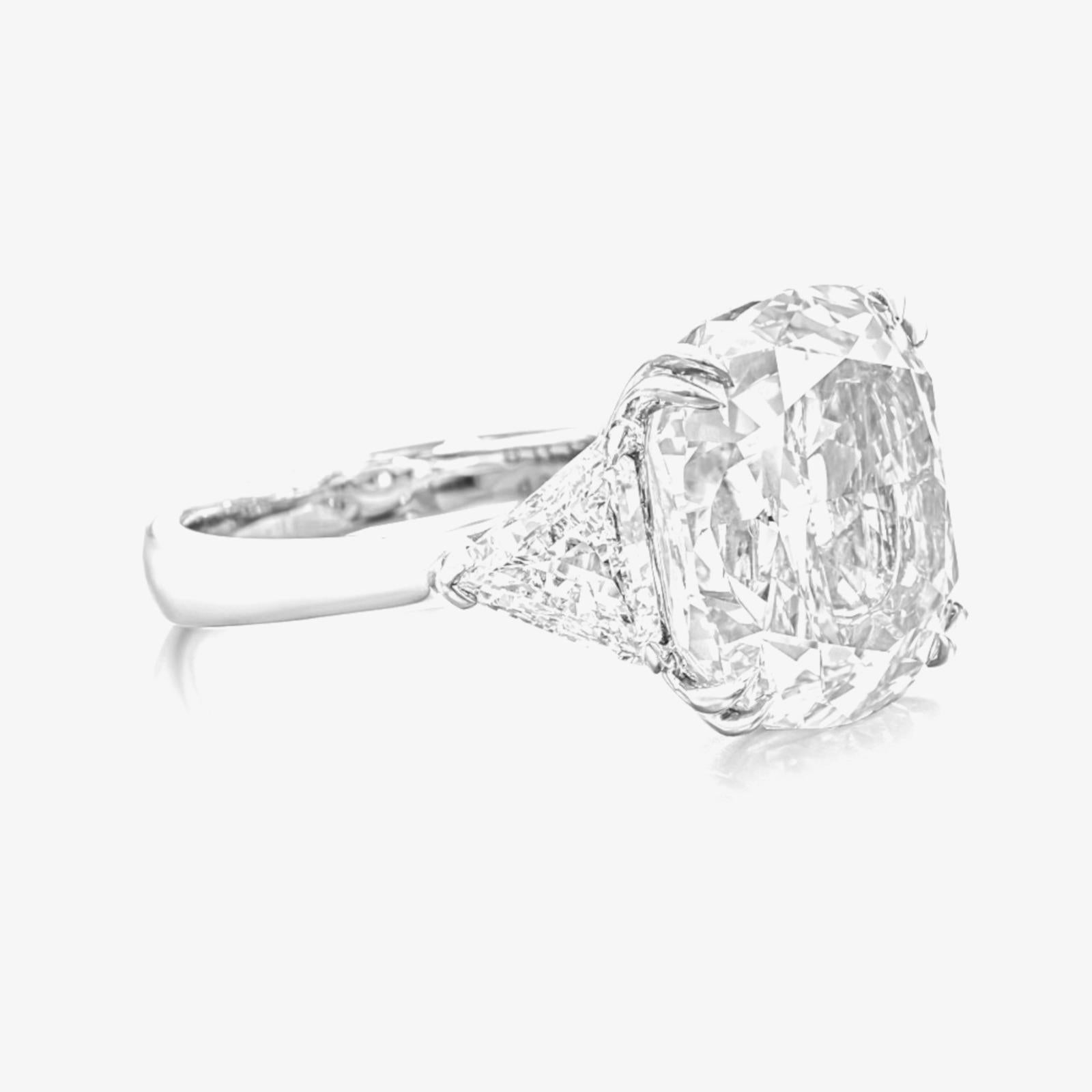 Verlobungsring aus Platin mit GIA-zertifiziertem 5 Karat Diamanten im Kissenschliff (Zeitgenössisch) im Angebot
