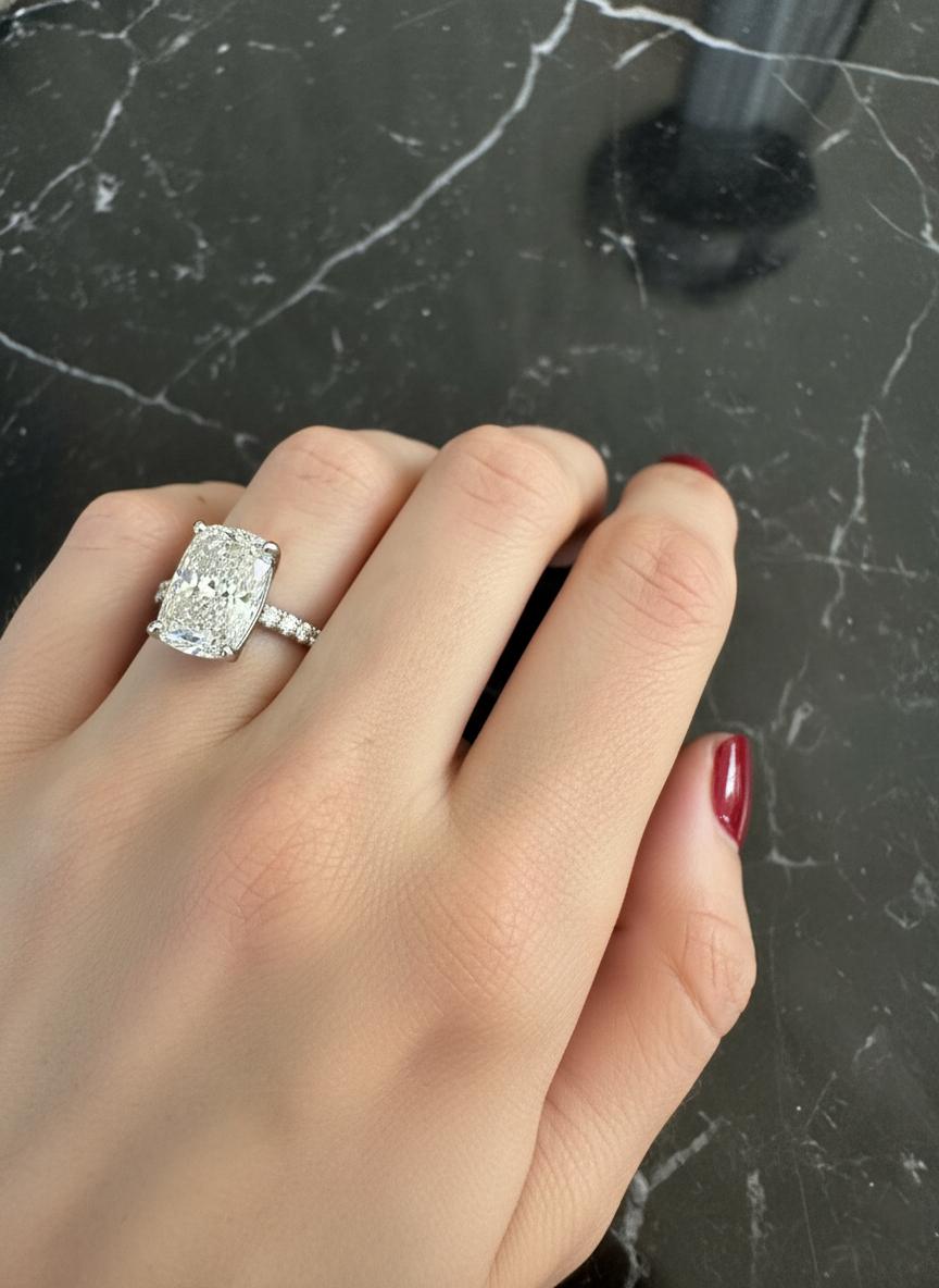 Anillo de compromiso de diamantes en platino de 5 quilates D VS2 certificado por el GIA Contemporáneo en venta