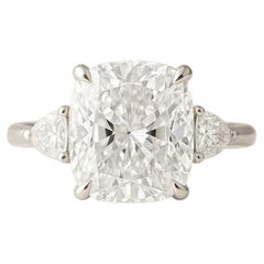 Anillo de compromiso en platino con diamante talla cojín de 5,01 quilates y color F certificado por GIA