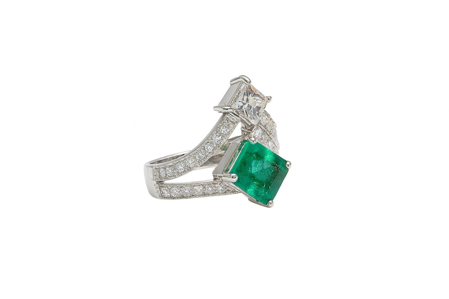 GIA zertifizierte 5 Karat Diamant und Smaragd 18K Gold Toi et Moi Ring im Zustand „Neu“ im Angebot in Chicago, IL