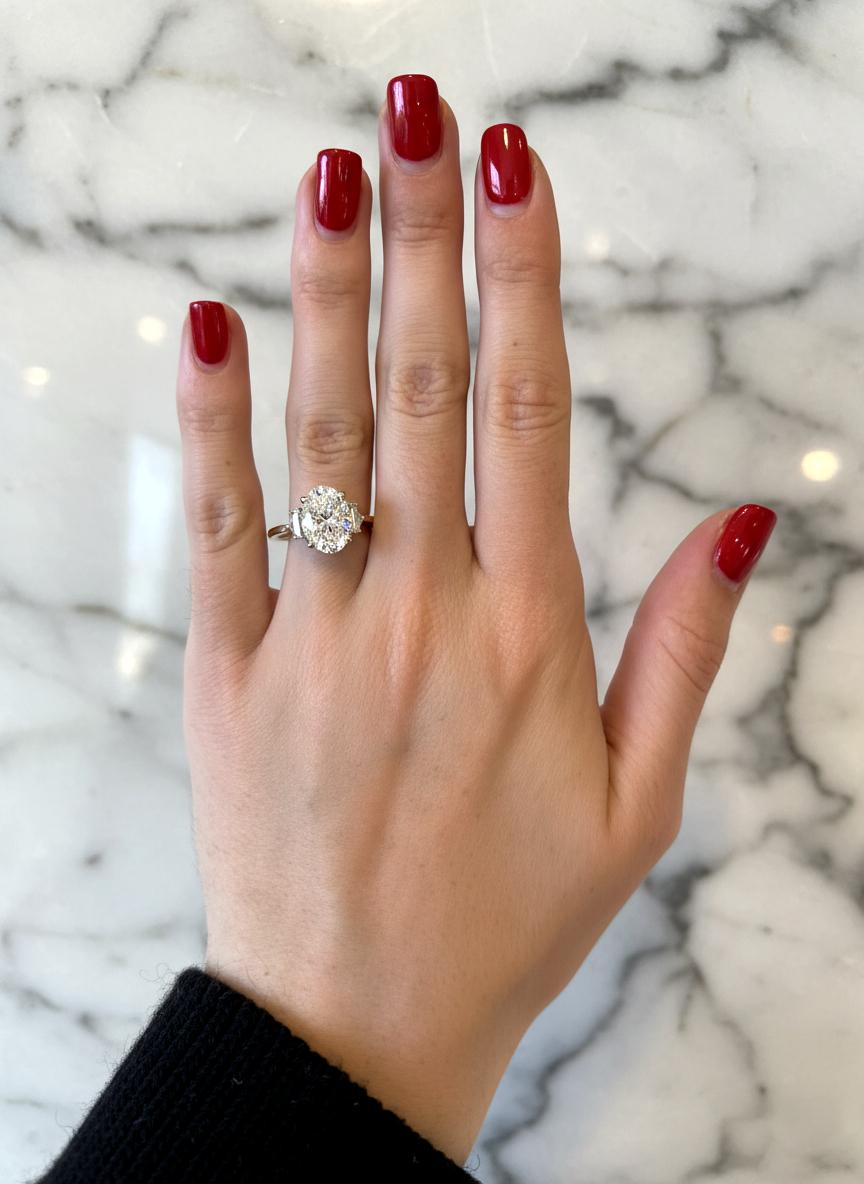 GIA Certified 5 Carat E VS2 Oval Brilliante Cut Diamond Three-Stone Engagement In condizioni Nuovo in vendita a Chicago, IL