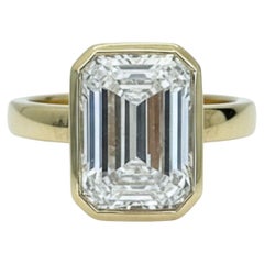 Bague de fiançailles en platine certifiée GIA avec un diamant taille émeraude de 5 carats