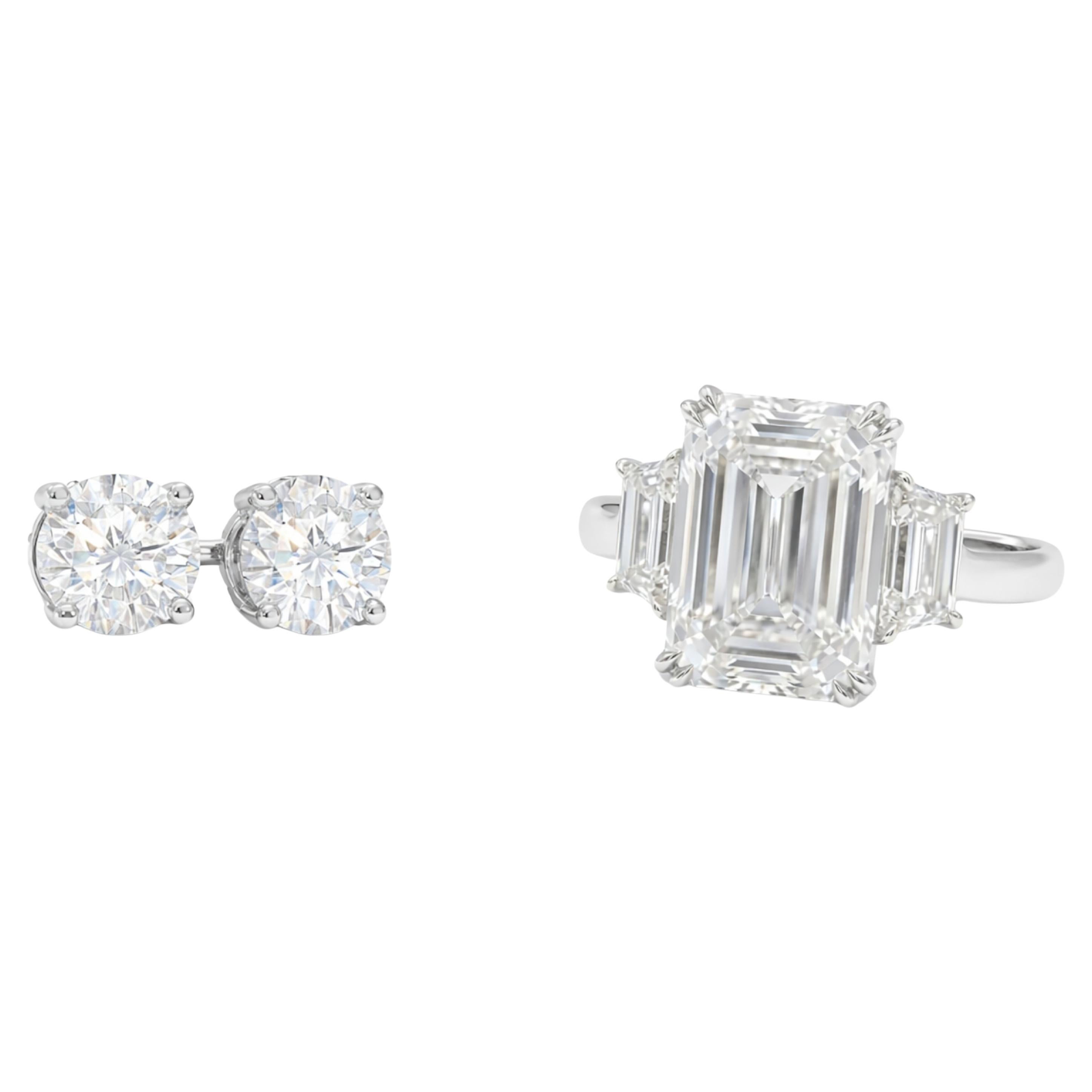 Bague certifiée GIA de 5 carats en diamant taille émeraude et clous d
oreilles en diamant de 4 carats en vente