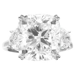 Platinring mit GIA-zertifiziertem 5.12 Karat Diamant im Kissenschliff und Halbmonddiamant im Kissenschliff
