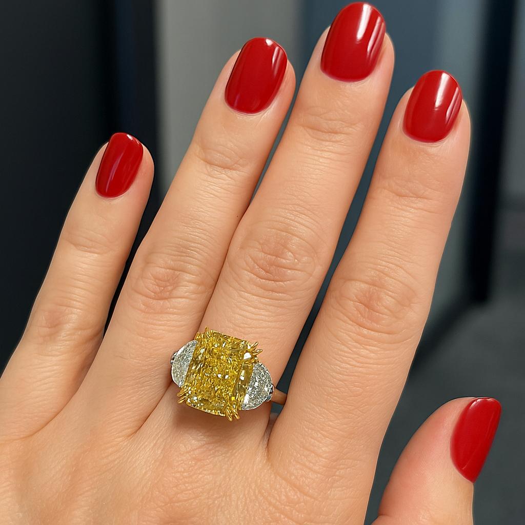Taille radiant Bague en platine et or jaune certifiée GIA de 5 carats de diamant jaune intense fantaisie en vente