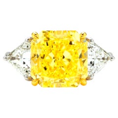 Anillo de diamantes de corte radiante amarillo fantasía de 5 quilates certificado por GIA VVS1