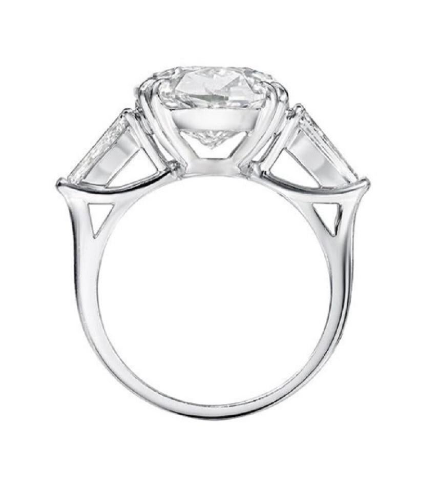 This stunning GIA-certified ring features a striking 5.01 carat oval diamond, beautifully complemented by tapered baguette diamonds set in 18k white gold.
The 18k white gold setting offers a timeless backdrop, making this ring a perfect choice for