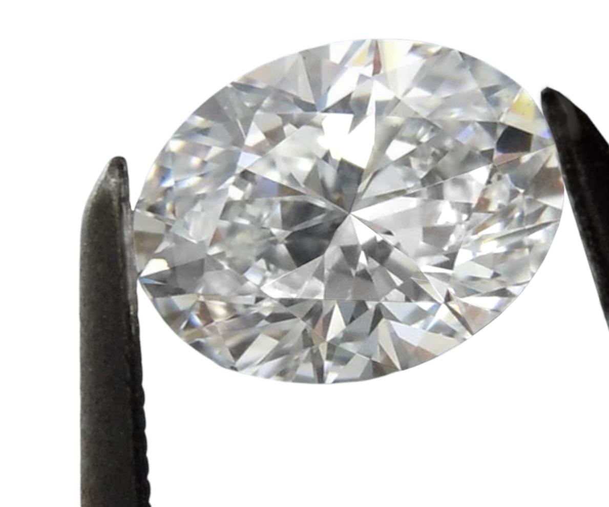 An amazing Gia 5ct oval diamond ring with great clarity and super white color being an g COLOR si1 CLARITY GIA Excellent cut diamond is a guarantee of maximum brilliance, whitness and absolutely impeccable clarity!

