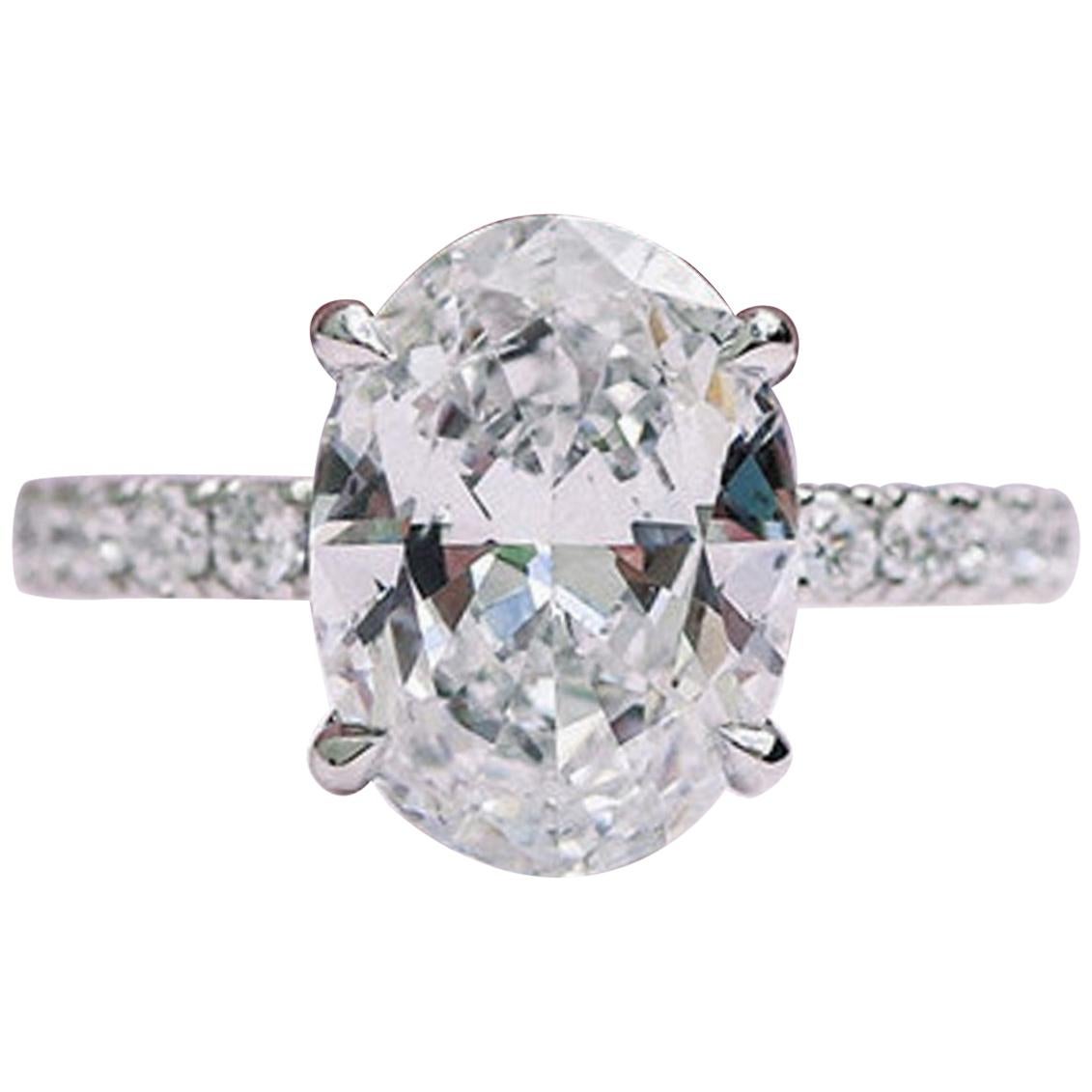 An amazing Gia 4ct oval diamond ring with great clarity and super white color being an D COLOR VS2 CLARITY GIA Excellent cut diamond is a guarantee of maximum brilliance, whitness and absolutely impeccable clarity!

