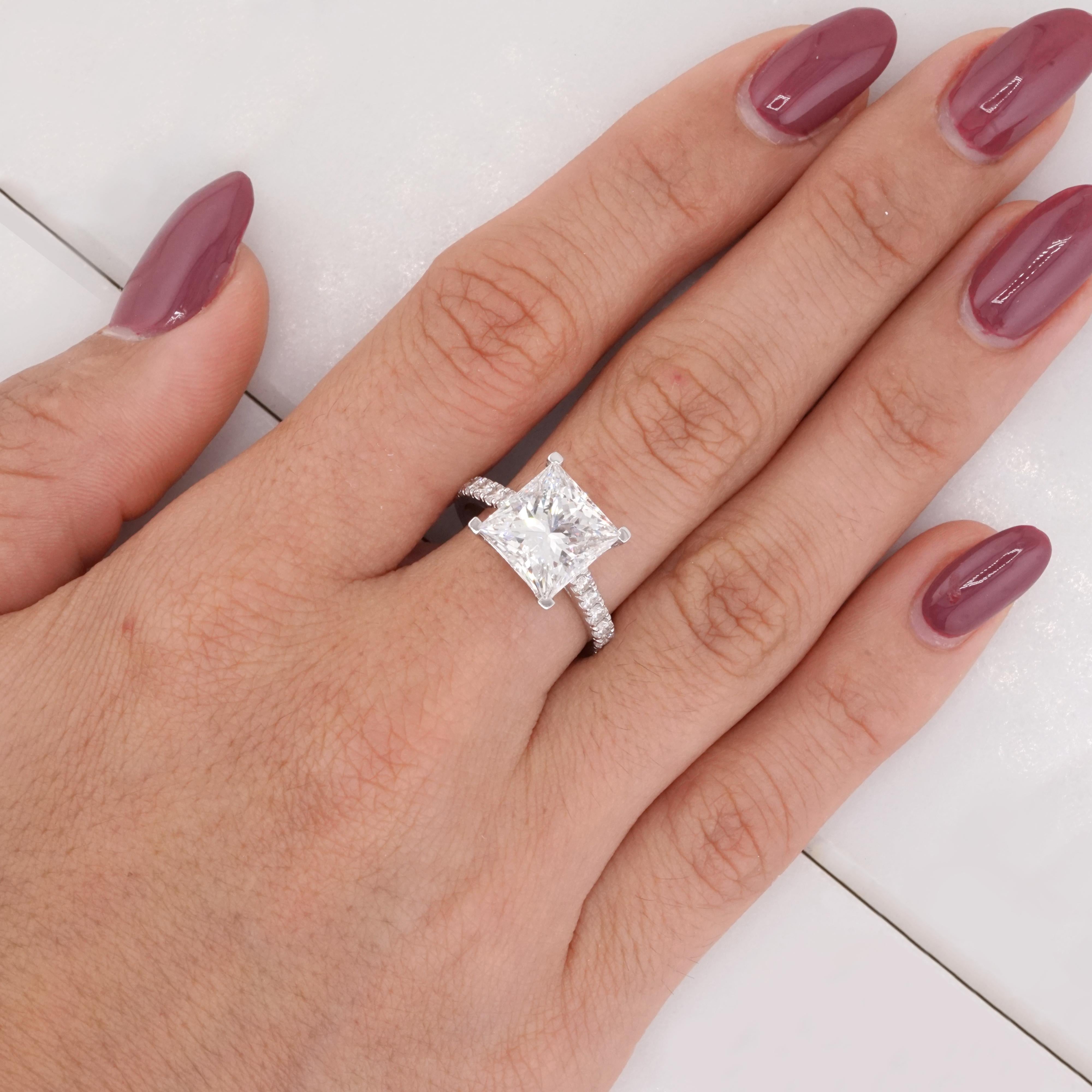 Bague pavée de 5 carats de diamants taillés en princesse, certifiée GIA en vente 1