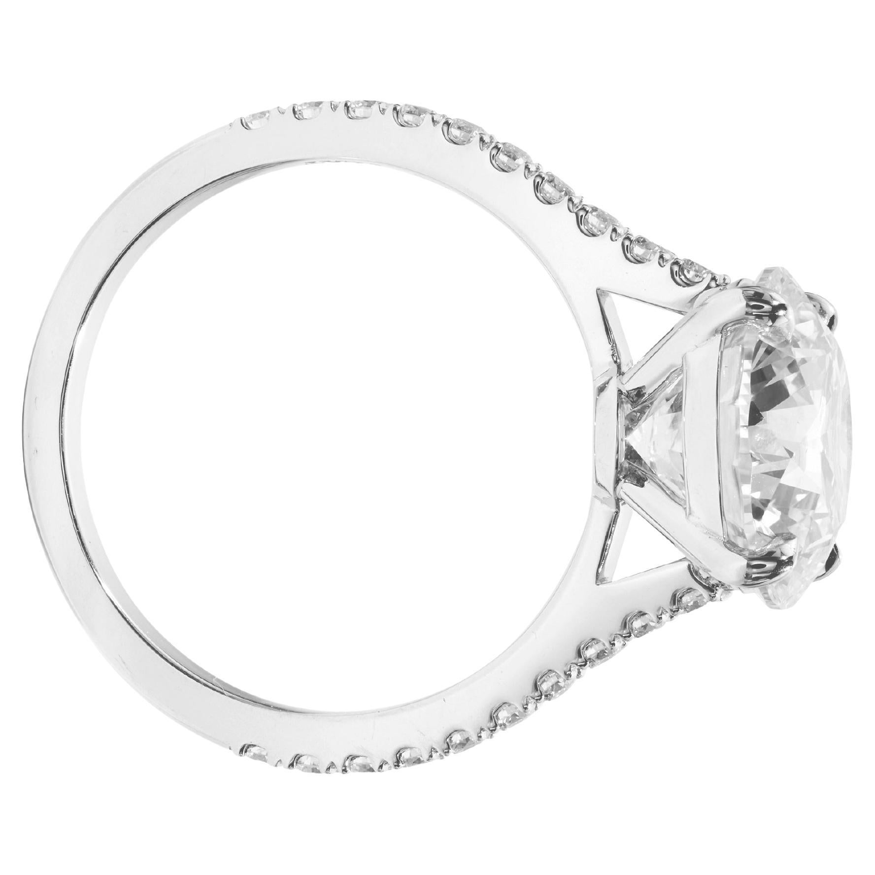 Uno squisito anello composto da un diamante taglio rotondo da 5 carati con incastonatura a pavé
La montatura è realizzata in oro bianco massiccio da 18 carati.
Chiarezza SI2 100% PULITO D'OCCHI
Colore G
   