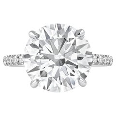 GIA Certified 5 Carat Solitaraire Round Diamond with pave ring (diamant rond solitaire certifié GIA avec pavé)