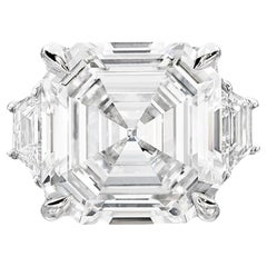 GIA-zertifizierter 5 Karat Sq Diamant im Smaragdschliff mit Trapezförmigen Diamanten auf der Seite