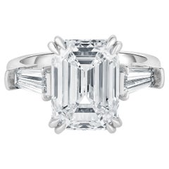 GIA Certified 5 Carat TW Emerald Cut Diamond Three Stone Platinum Ring (bague en platine à trois pierres)