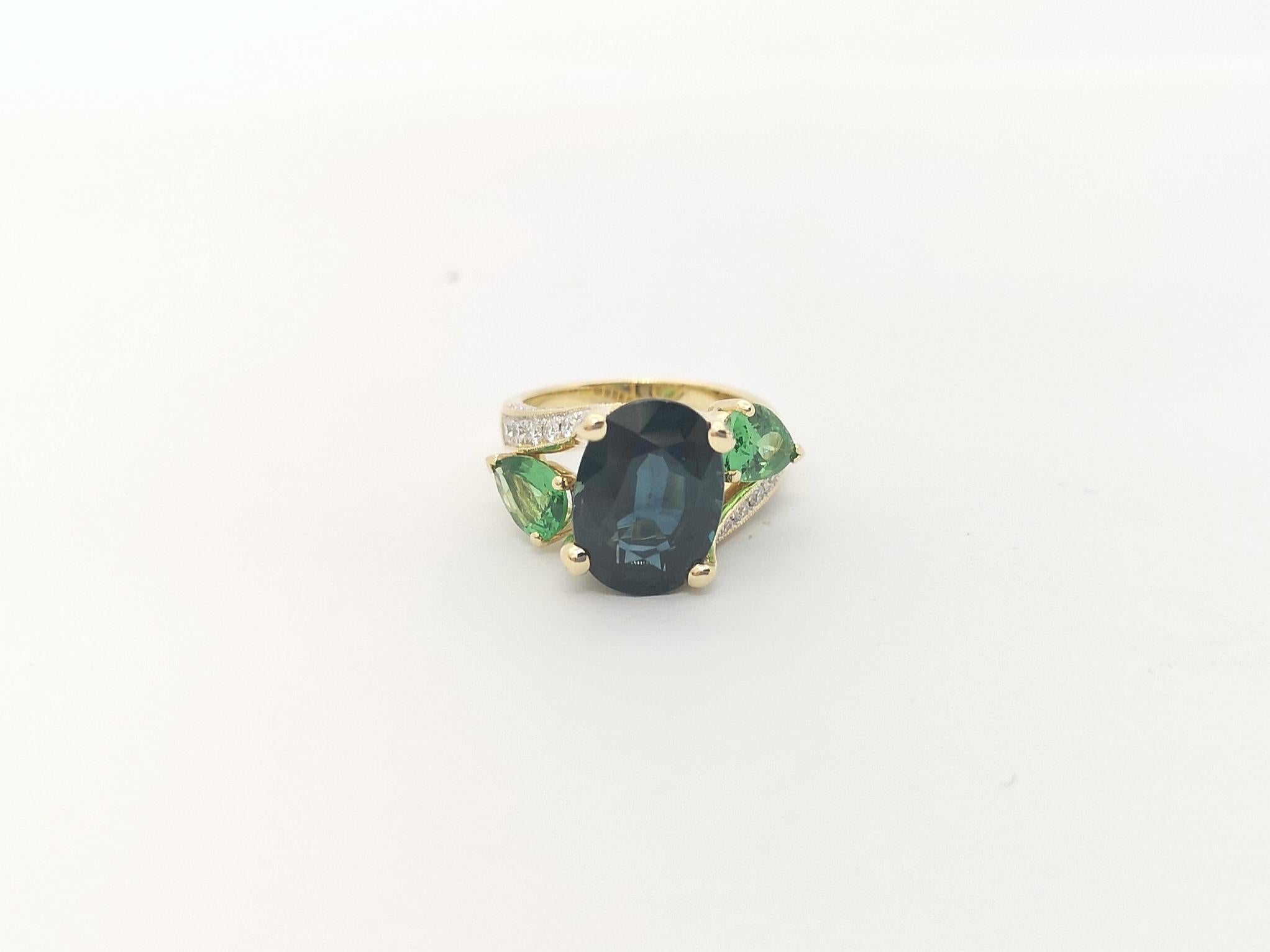 GIA Certified 5cts Blue Sapphire, Tsavorite and Diamond Ring in 18k White Gold For Sale 5