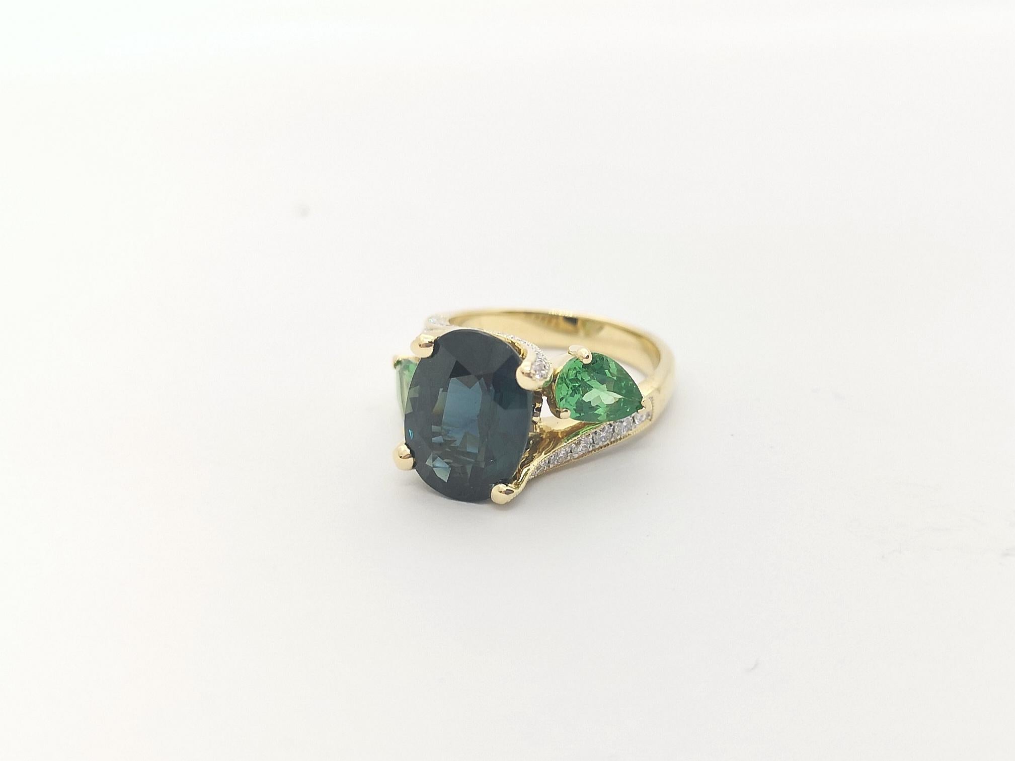 GIA Certified 5cts Blue Sapphire, Tsavorite and Diamond Ring in 18k White Gold For Sale 6