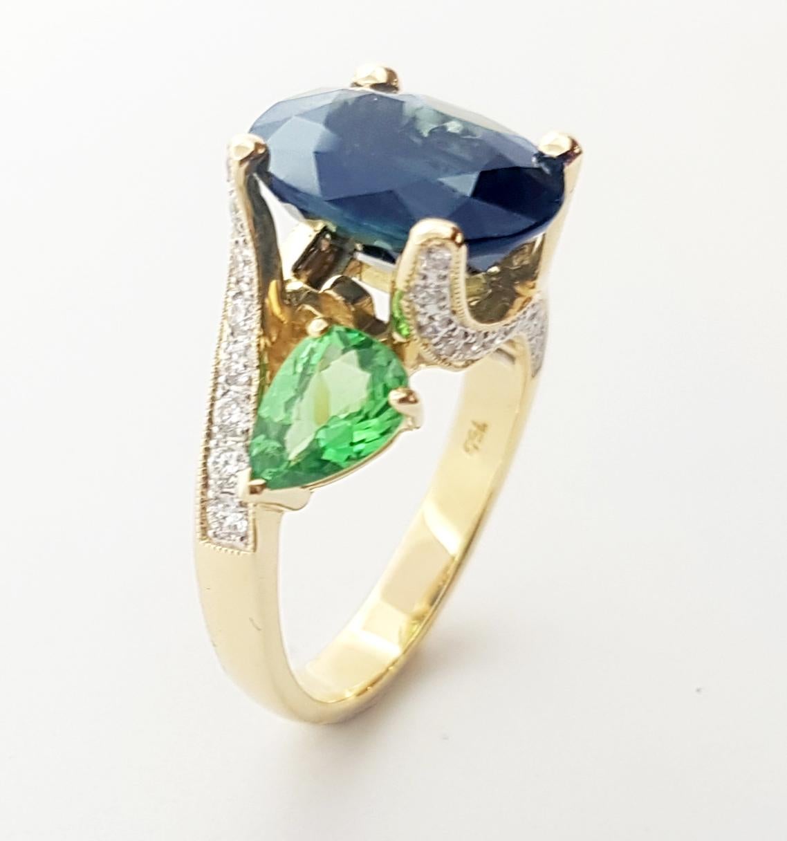 GIA Certified 5cts Blue Sapphire, Tsavorite and Diamond Ring in 18k White Gold For Sale 2