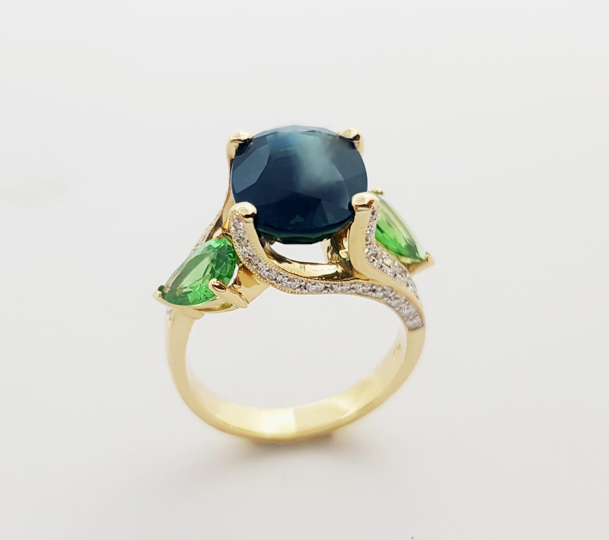 GIA Certified 5cts Blue Sapphire, Tsavorite and Diamond Ring in 18k White Gold For Sale 3