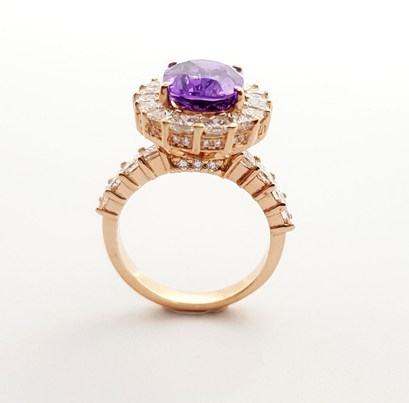 Bague en or rose 18 carats sertie d'un saphir violet de 5 carats certifié GIA et de diamants en vente 2