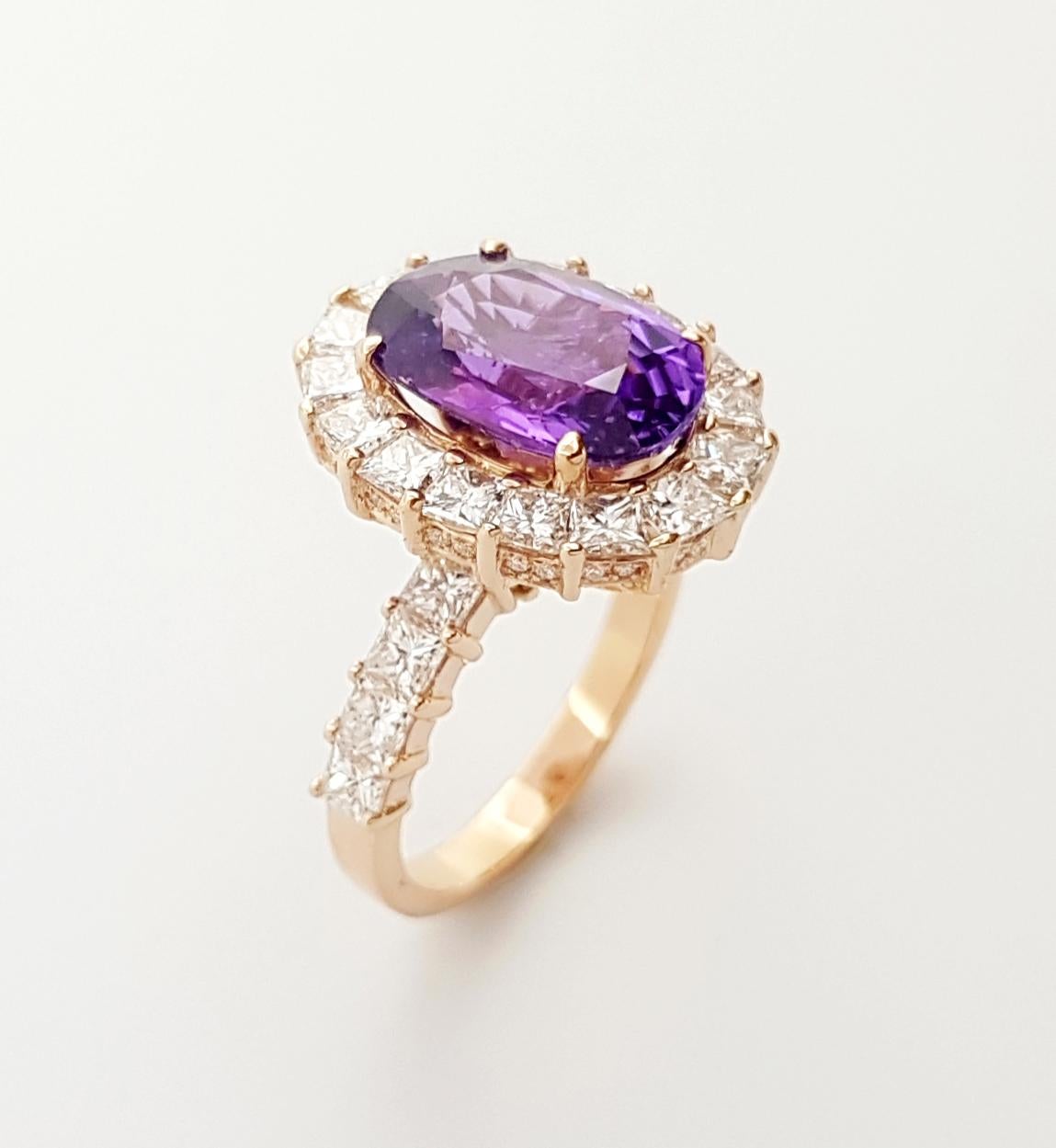Bague en or rose 18 carats sertie d'un saphir violet de 5 carats certifié GIA et de diamants en vente 3