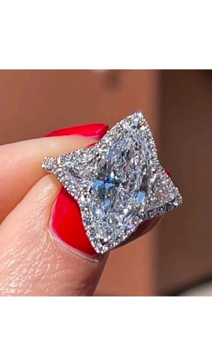 Taglio marquise Certificato GIA  Anello in oro 18 carati con diamante a forma di marquise da 5,00 carati in vendita