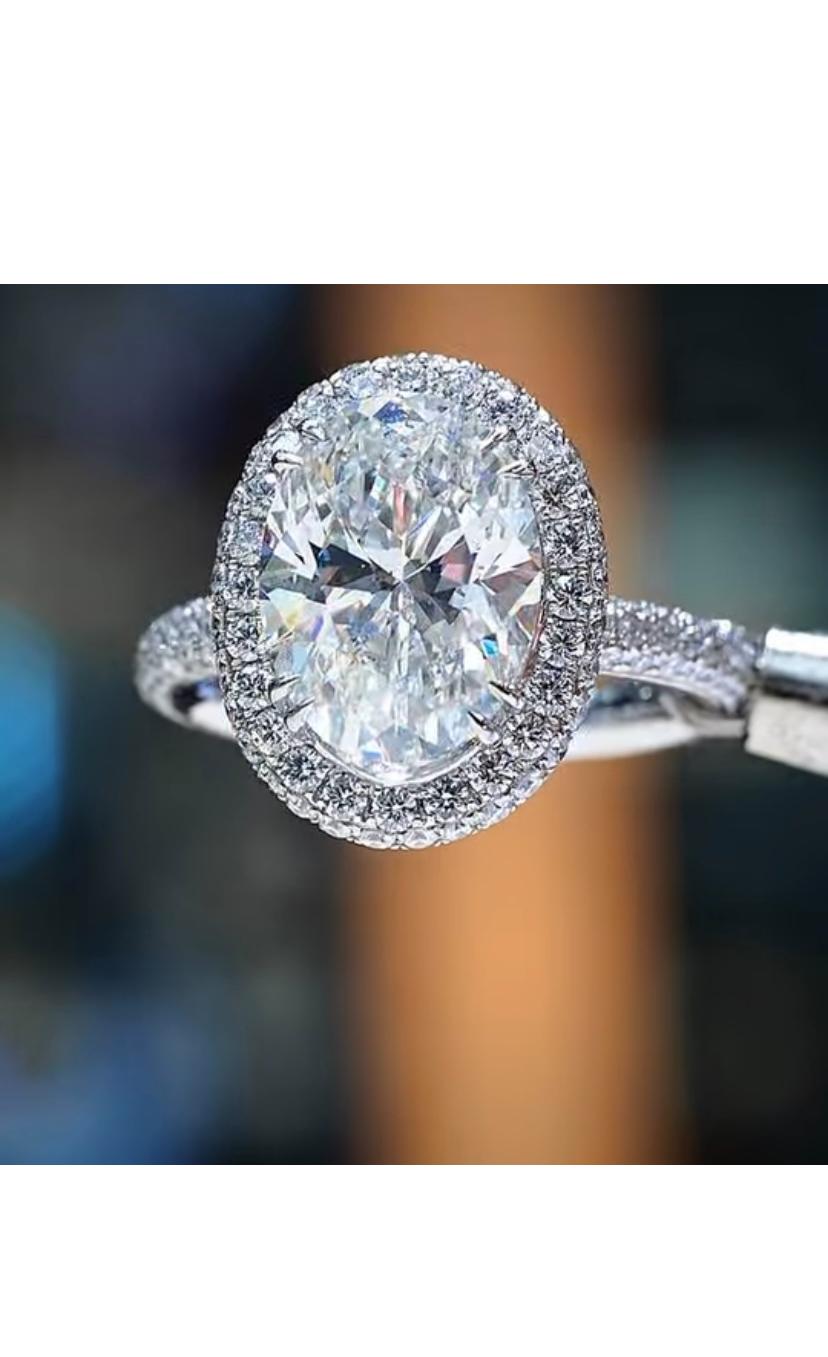 GIA zertifiziert 5,00 Karat Oval Form Diamant 18K Gold Ring im Zustand „Neu“ im Angebot in Massafra, IT