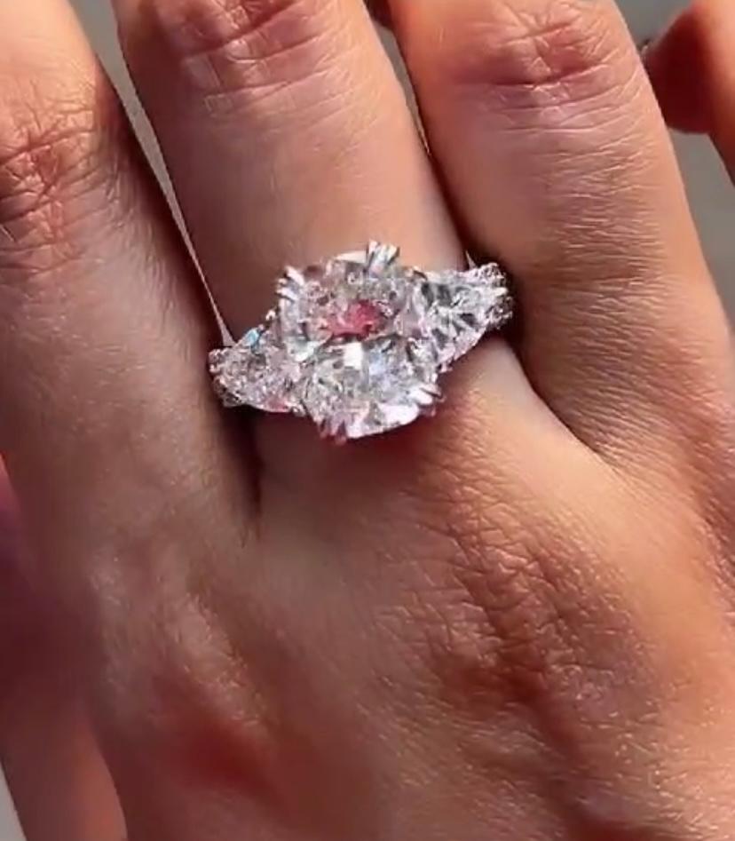 Diamante talla cojín de 5,00 quilates certificado por el GIA  Anillo solitario de oro de 18 quilates Corte cojín en venta