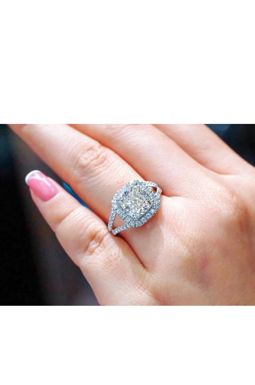 De las mujeres GIA Certified 5.00 Carats Cushion Shape Diamond 18K Gold Solitaire Ring en venta