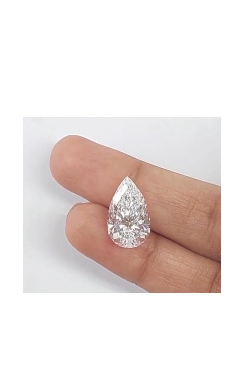 GIA Certified 5.00 Carats D/VVS1 Pear Shape Diamond Anello solitario in oro 18K in vendita 4