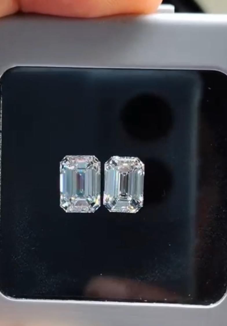 Taglio smeraldo GIA Certified 5.00 Carati D/VVS2 Smeraldi a forma di diamante Orecchini in oro 18K in vendita
