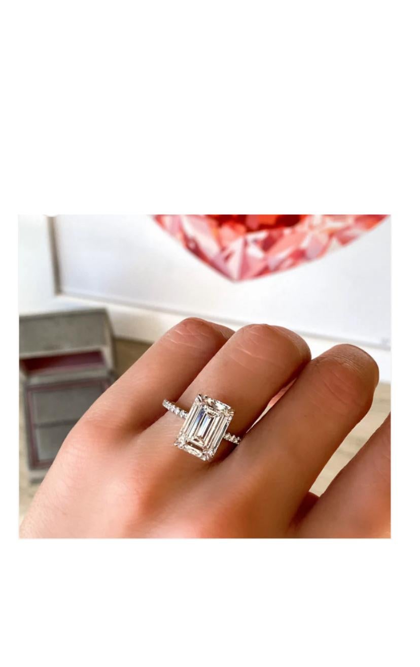 GIA zertifiziert 5,00 Karat Smaragd Form 18k Gold Ring im Zustand „Neu“ im Angebot in Massafra, IT