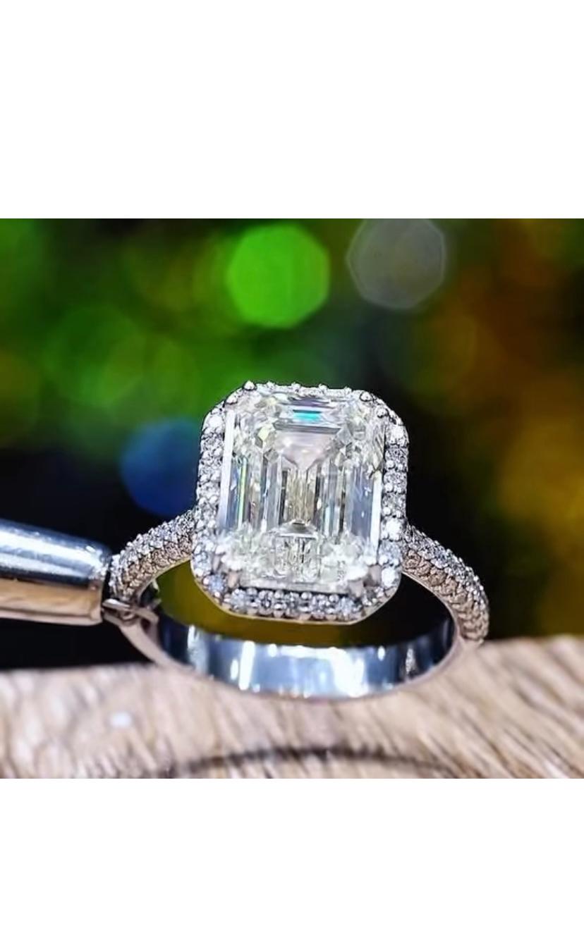 GIA-zertifizierter Solitär-Ring, 5,00 Karat Smaragdform, Diamant 18K Gold, Solitär im Zustand „Neu“ im Angebot in Massafra, IT