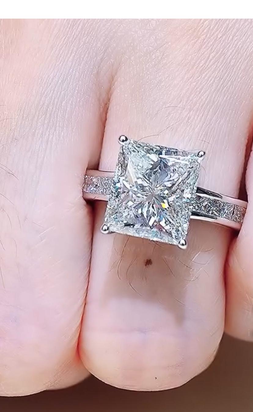 GIA zertifiziert 5,00 Karat F/VVS2  Prinzessinnenform Diamant 18K Gold Solitär Ring (Carréschliff) im Angebot