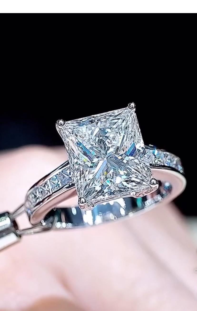 GIA zertifiziert 5,00 Karat F/VVS2  Prinzessinnenform Diamant 18K Gold Solitär Ring Damen im Angebot