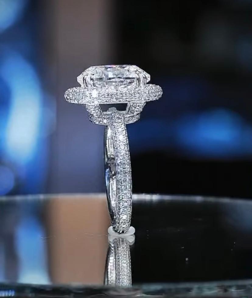 Women's GIA Certified 5.00 Carats Oval Shape Diamonds 18K Gold Solitaire Ring For Sale