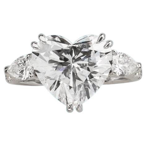 GIA Certified 5.00 Carats VS1 Heart Shape Diamond 18K Gold Three Stones Ring (Bague à trois pierres en or 18K) en vente