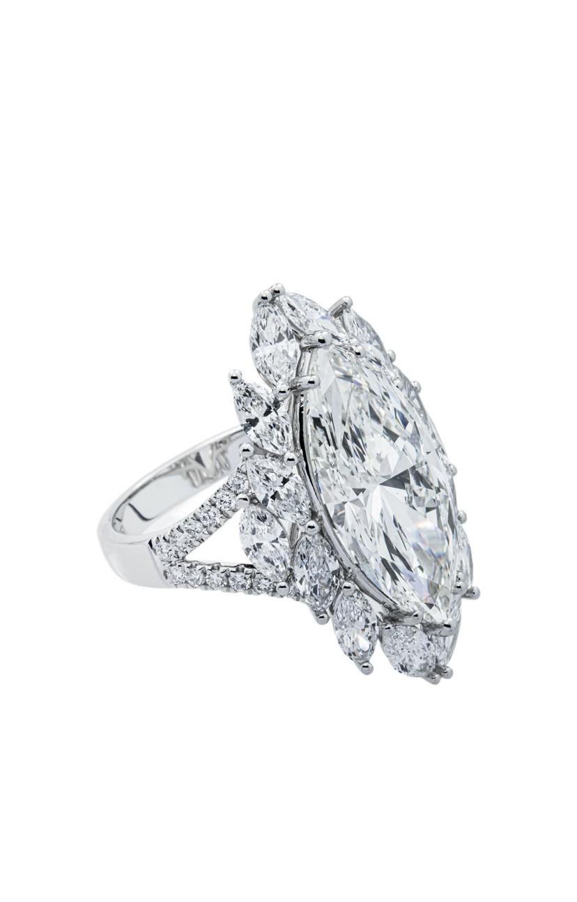 Taglio marquise GIA Certified 5.00 Ct F/VS1 Diamante a forma di marquise Anello solitario in oro 18K in vendita