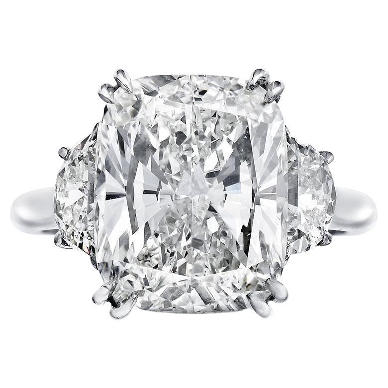 Platinring mit GIA-zertifiziertem 5.03 Karat Diamant im Kissenschliff und Halbmonddiamant im Kissenschliff (Zeitgenössisch) im Angebot