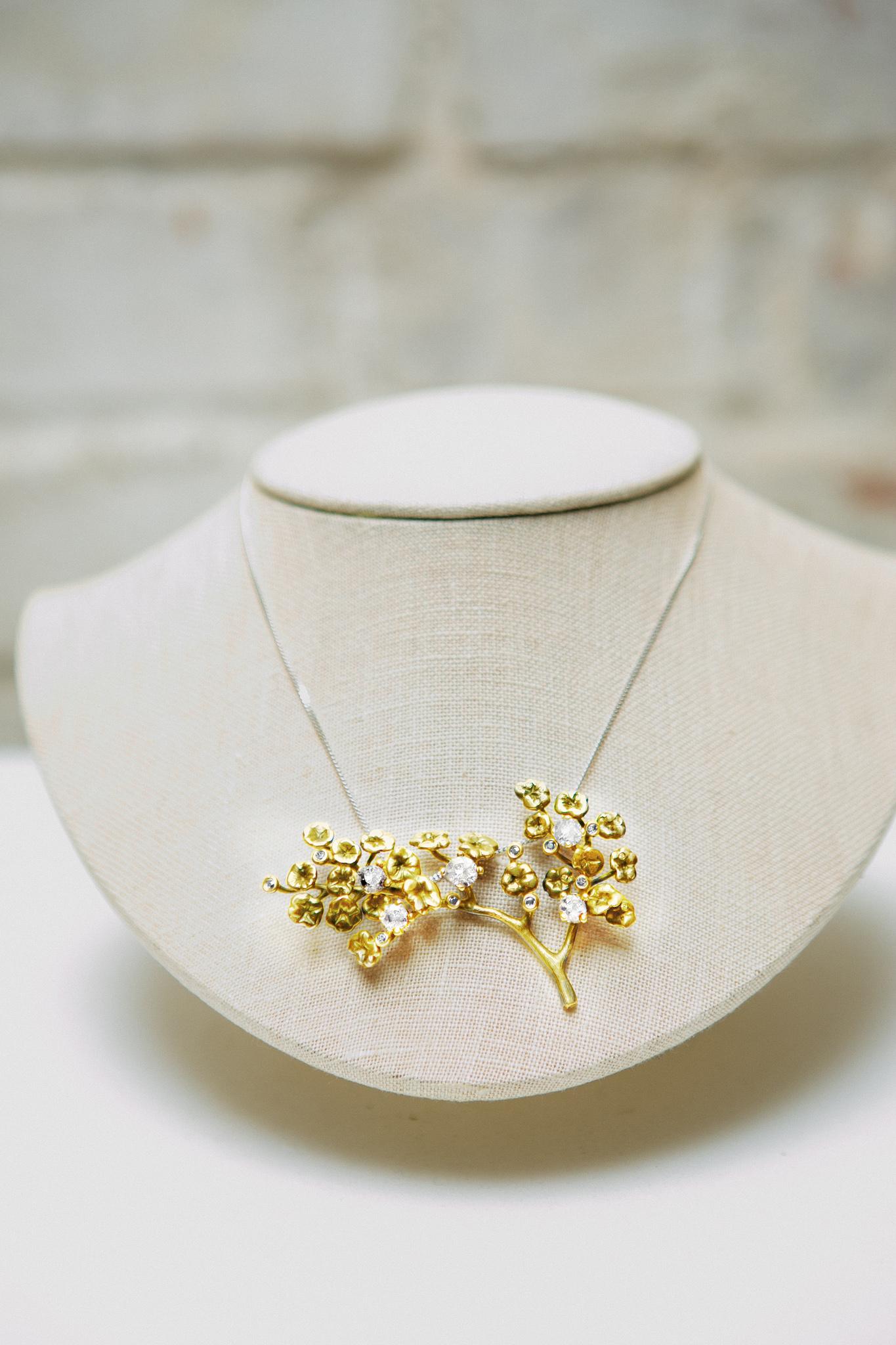 This 7 cm long Heliotrope Blossom necklace in 18 karat yellow gold is a stunning work of art designed by Berlin-based oil painter Polya Medvedeva. Encrusted with 40 diamonds totaling 5.1 carats, this limited edition piece is truly unique, and can be