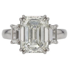 Bague de fiançailles certifiée GIA de 5.01 carats de diamant taille émeraude