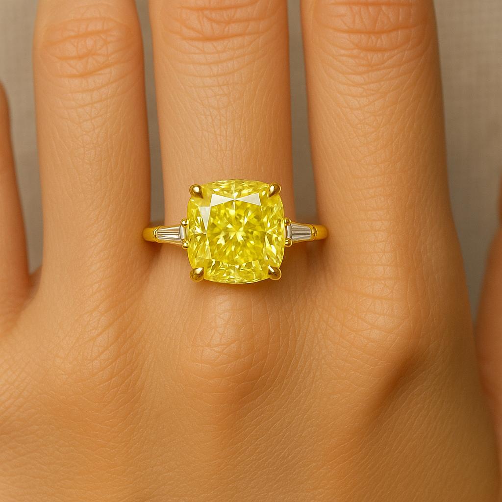 Bague à diamant coussin certifié GIA de 5.01 carats de couleur jaune fantaisie Neuf - En vente à Chicago, IL
