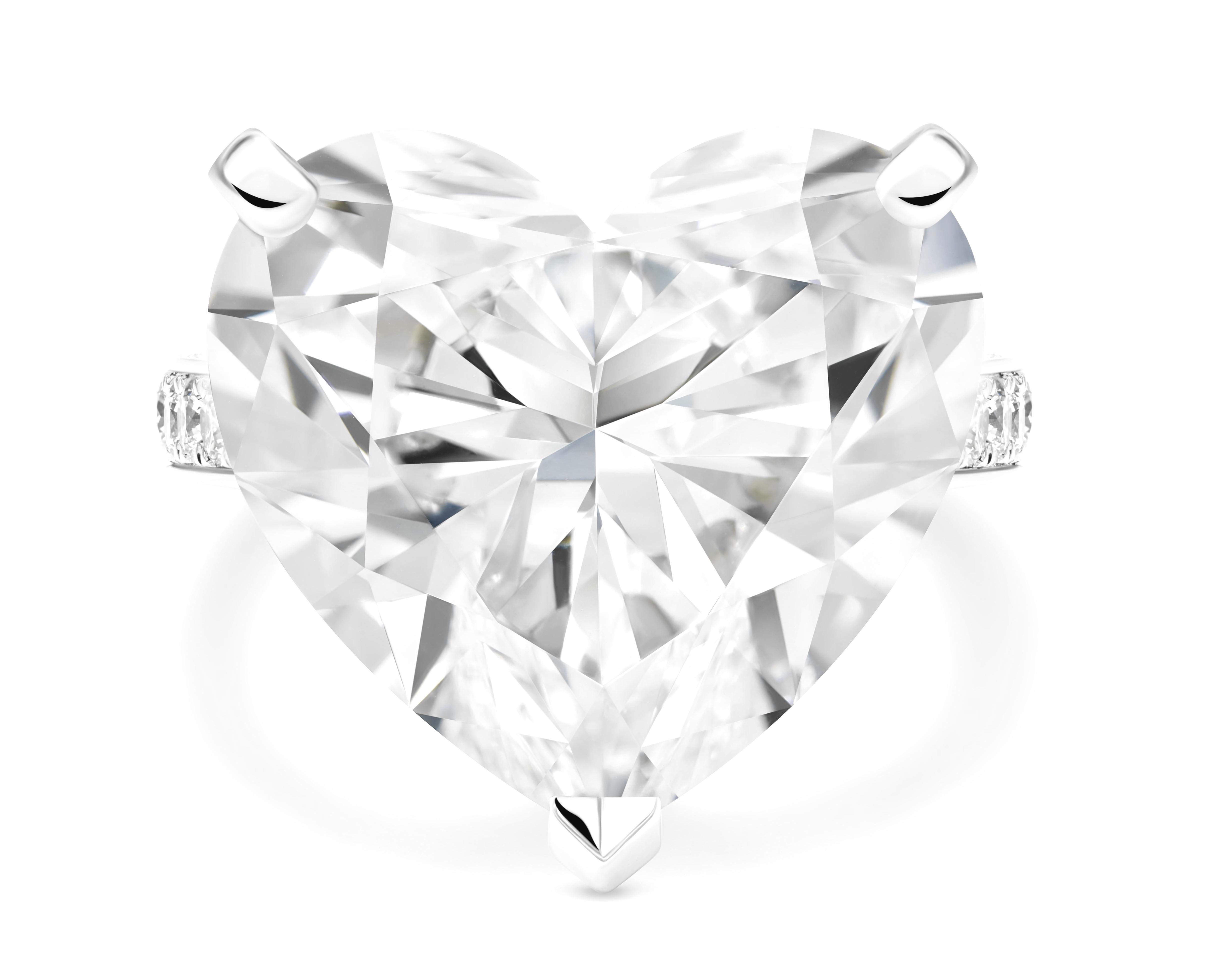 Ce diamant exceptionnel de 5,01 carats en forme de cœur, de couleur E et de pureté VS1, présente une luminosité et une précision extraordinaires. Doté d'un excellent poli et d'une grande symétrie, il offre un visage magnifiquement propre et net,